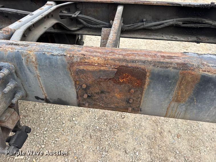 image for item DW6542 2006 International 4400 truck cab and chassis