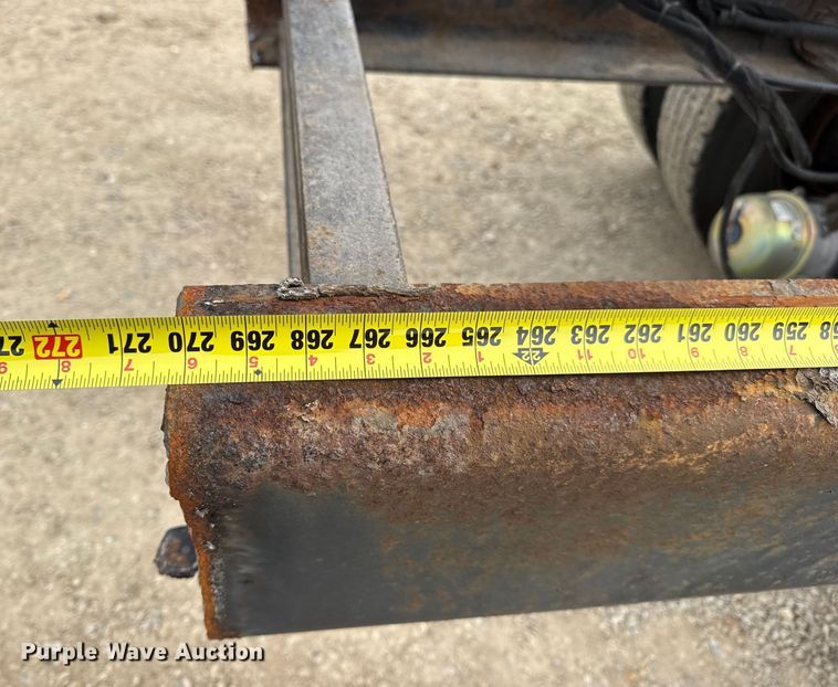 image for item DW6542 2006 International 4400 truck cab and chassis