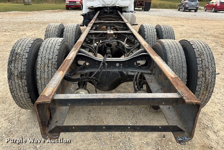 image for item DW6542 2006 International 4400 truck cab and chassis