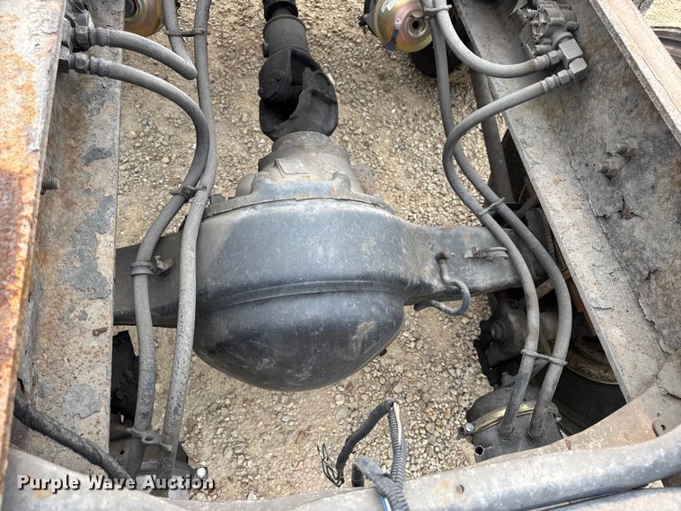 image for item DW6542 2006 International 4400 truck cab and chassis