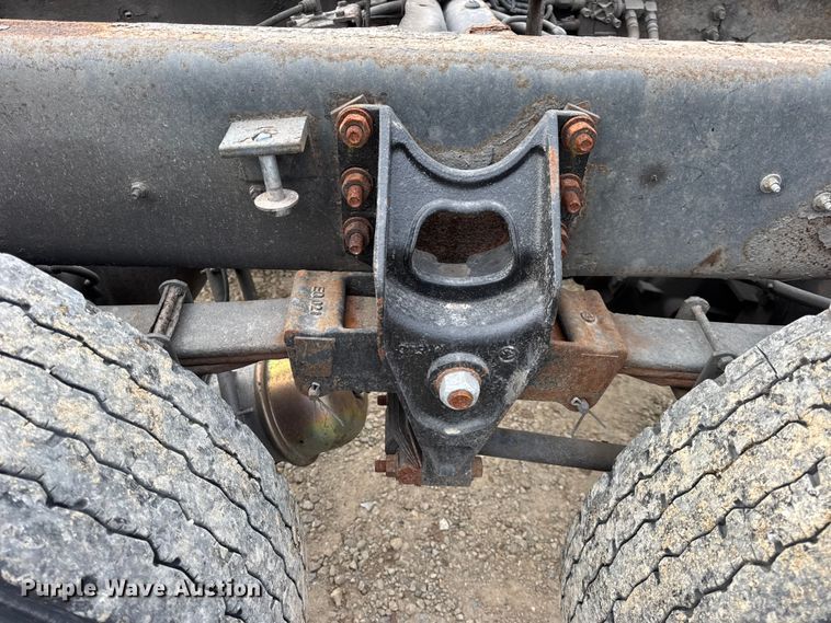 image for item DW6542 2006 International 4400 truck cab and chassis