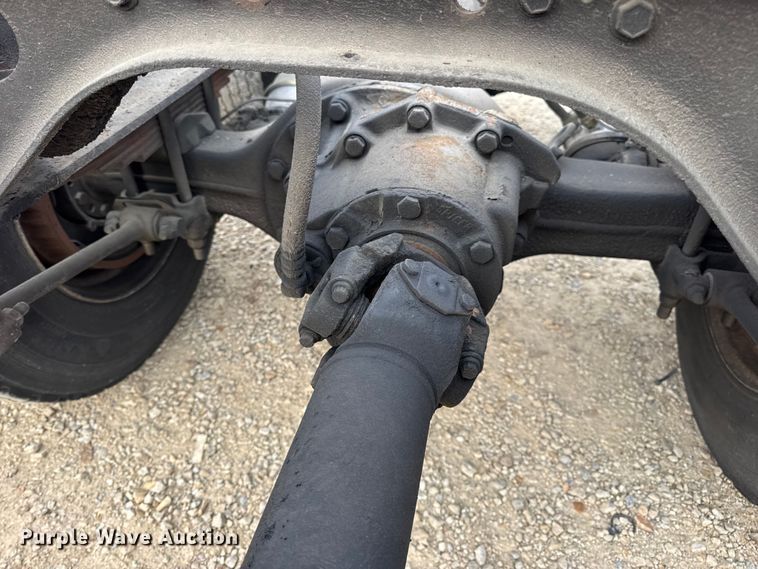 image for item DW6542 2006 International 4400 truck cab and chassis