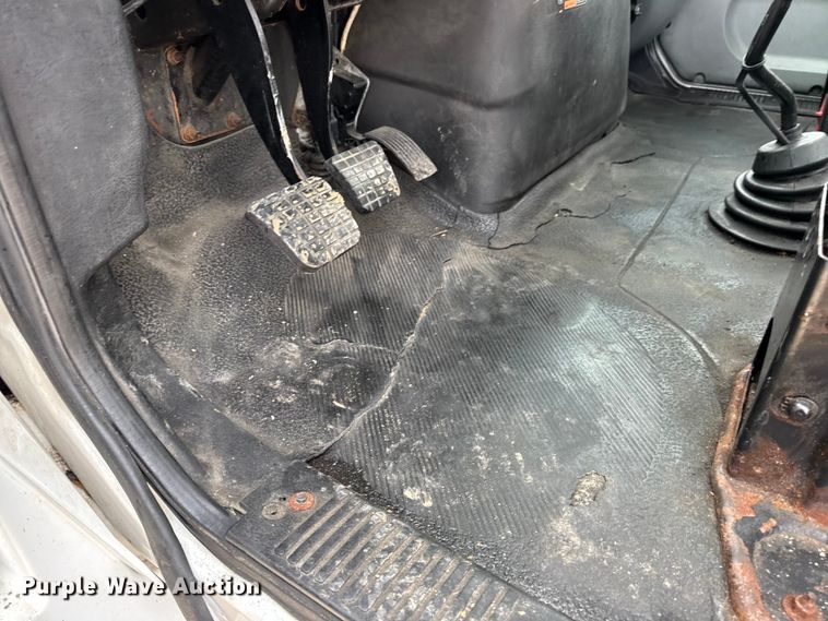 image for item DW6542 2006 International 4400 truck cab and chassis