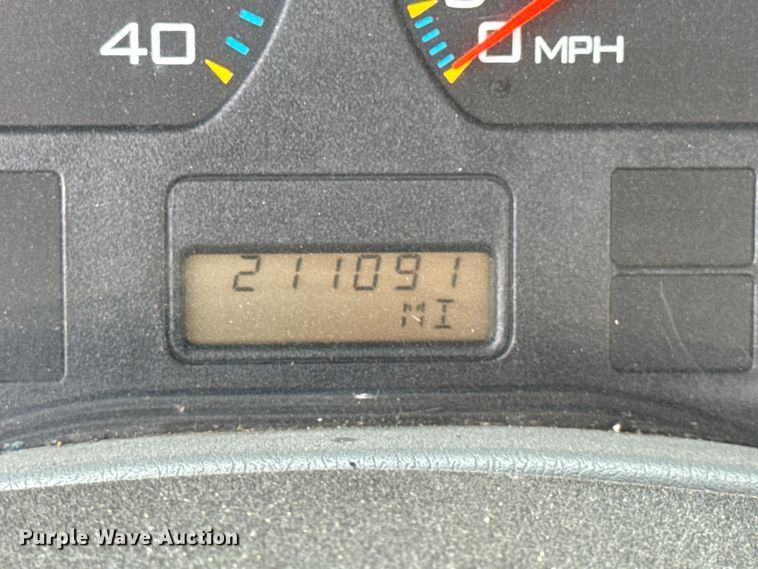 image for item DW6542 2006 International 4400 truck cab and chassis