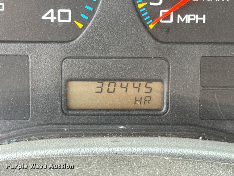 image for item DW6542 2006 International 4400 truck cab and chassis