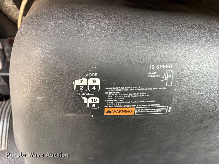 image for item DW6542 2006 International 4400 truck cab and chassis