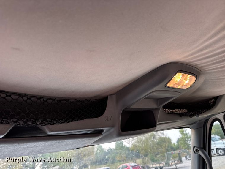 image for item DW6542 2006 International 4400 truck cab and chassis