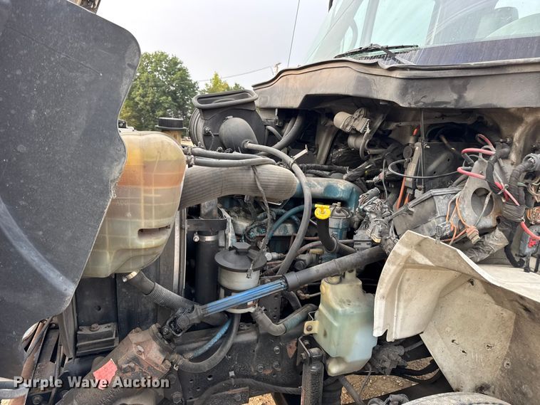 image for item DW6542 2006 International 4400 truck cab and chassis