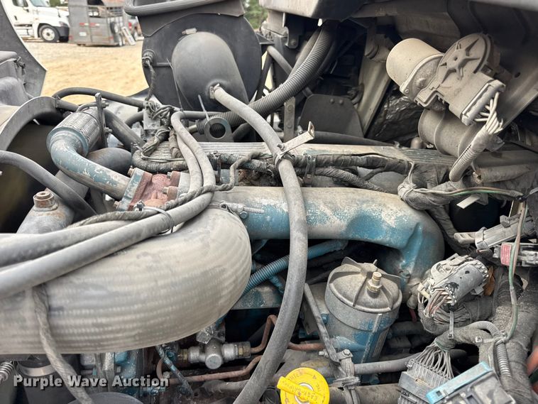 image for item DW6542 2006 International 4400 truck cab and chassis