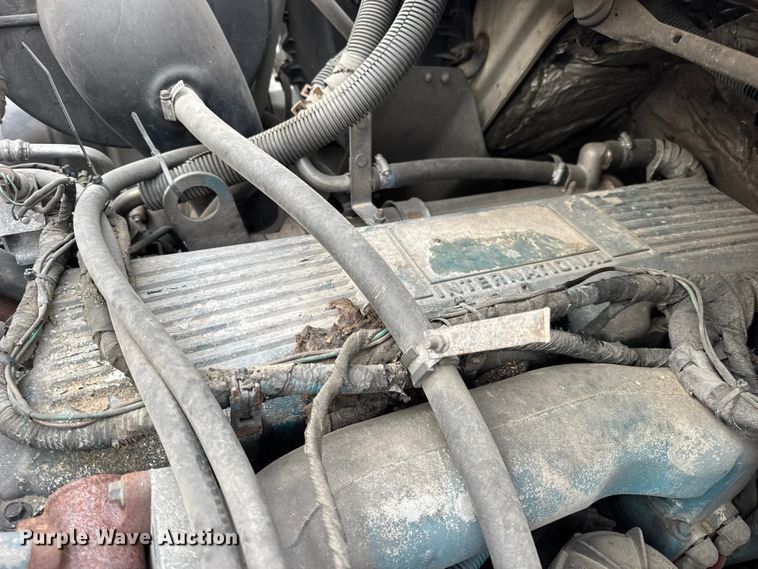 image for item DW6542 2006 International 4400 truck cab and chassis