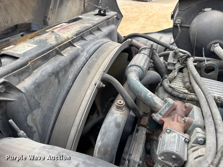 image for item DW6542 2006 International 4400 truck cab and chassis