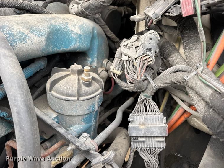 image for item DW6542 2006 International 4400 truck cab and chassis