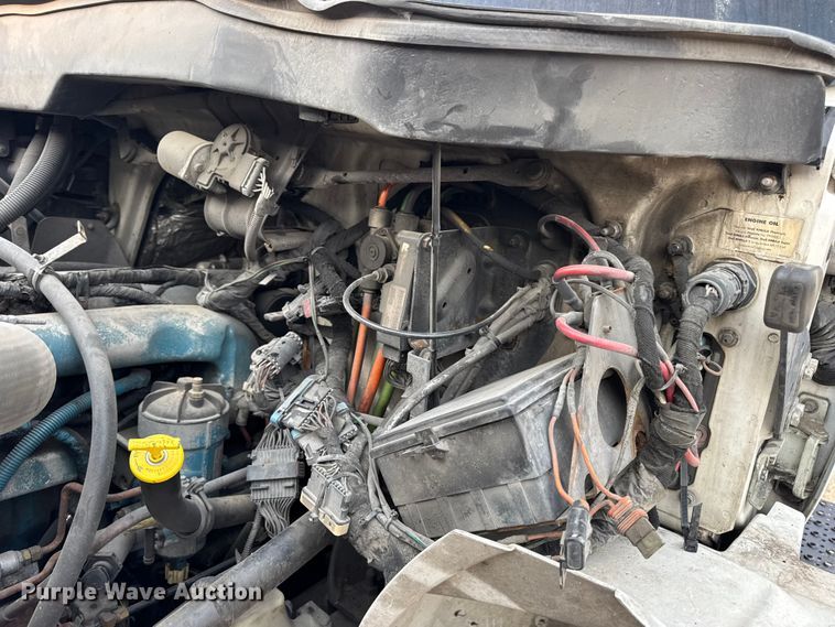 image for item DW6542 2006 International 4400 truck cab and chassis