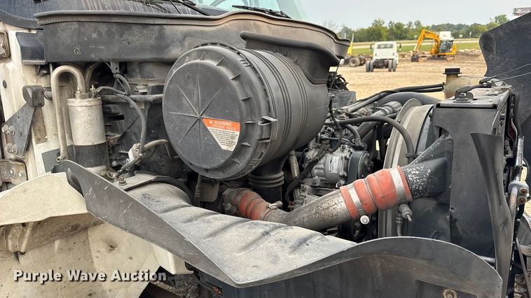 image for item DW6542 2006 International 4400 truck cab and chassis