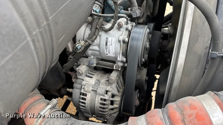 image for item DW6542 2006 International 4400 truck cab and chassis