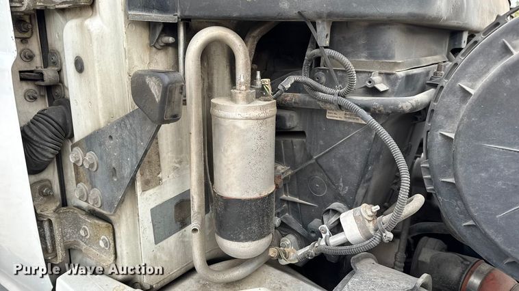 image for item DW6542 2006 International 4400 truck cab and chassis