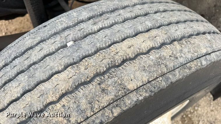 image for item DW6542 2006 International 4400 truck cab and chassis