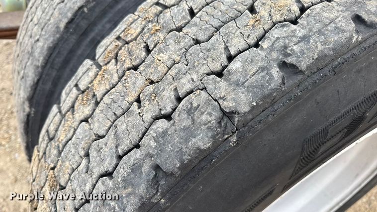 image for item DW6542 2006 International 4400 truck cab and chassis