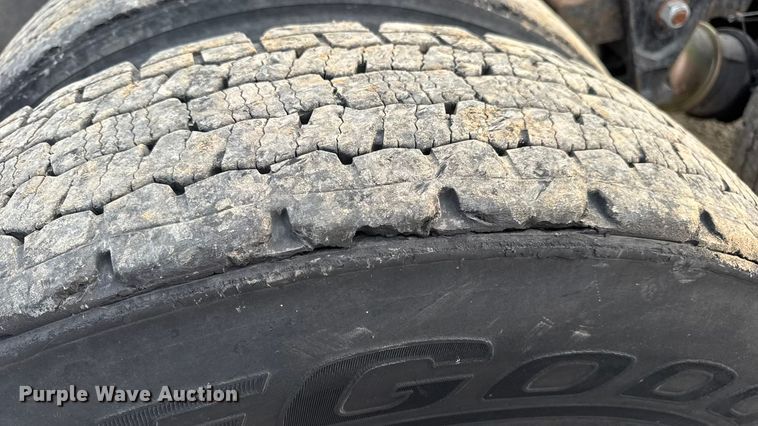 image for item DW6542 2006 International 4400 truck cab and chassis