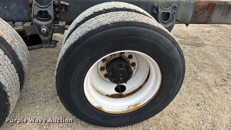 image for item DW6542 2006 International 4400 truck cab and chassis