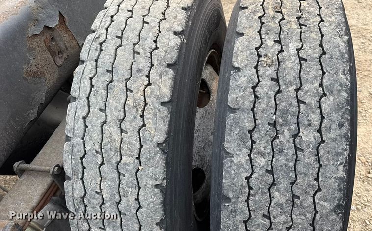 image for item DW6542 2006 International 4400 truck cab and chassis