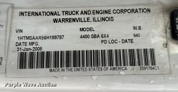 image for item DW6542 2006 International 4400 truck cab and chassis