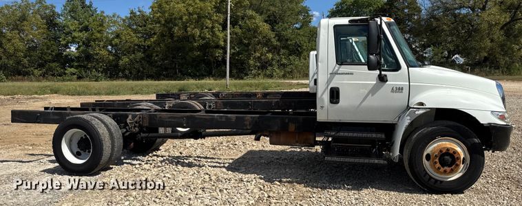 image for item DW6576 2007 International 4300 truck cab and chassis