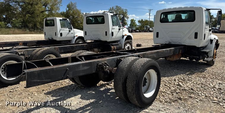 image for item DW6576 2007 International 4300 truck cab and chassis