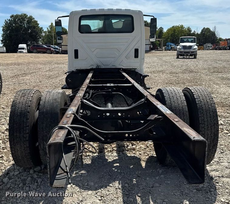 image for item DW6576 2007 International 4300 truck cab and chassis