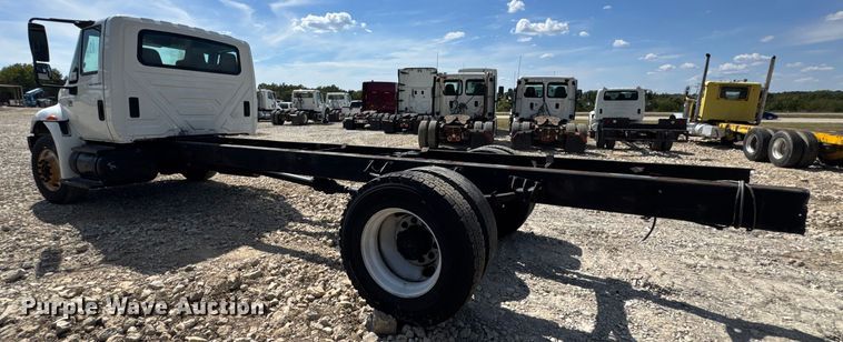 image for item DW6576 2007 International 4300 truck cab and chassis