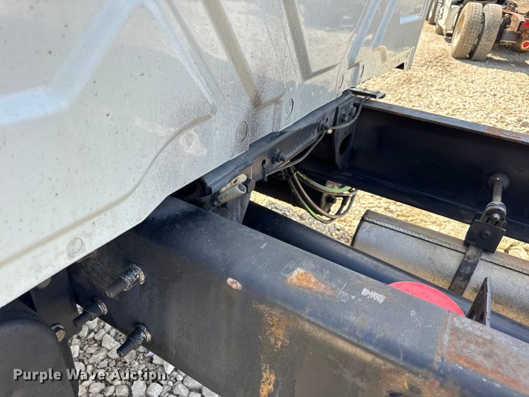 image for item DW6576 2007 International 4300 truck cab and chassis