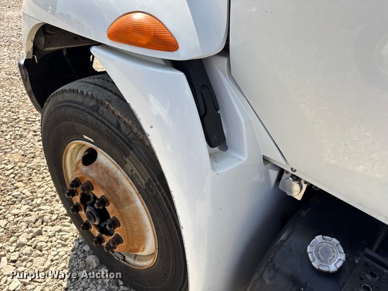 image for item DW6576 2007 International 4300 truck cab and chassis