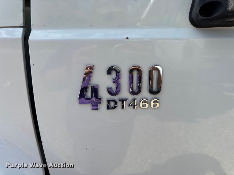 image for item DW6576 2007 International 4300 truck cab and chassis