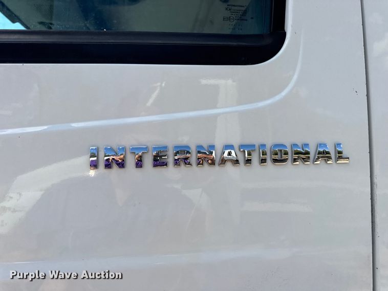 image for item DW6576 2007 International 4300 truck cab and chassis