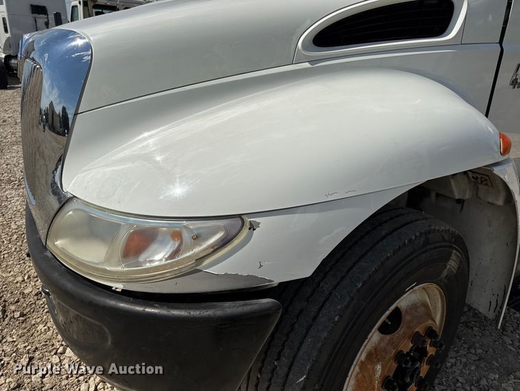 image for item DW6576 2007 International 4300 truck cab and chassis