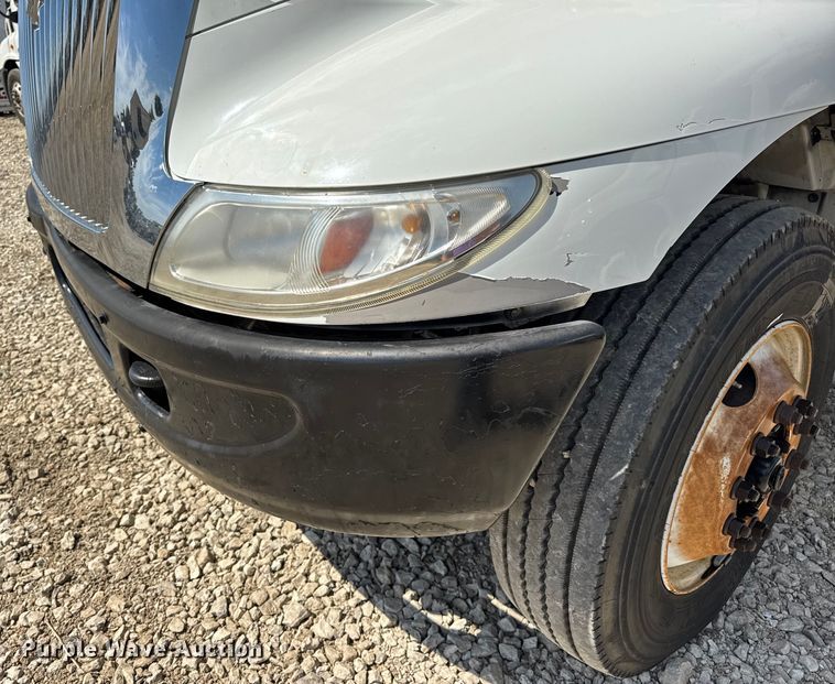 image for item DW6576 2007 International 4300 truck cab and chassis