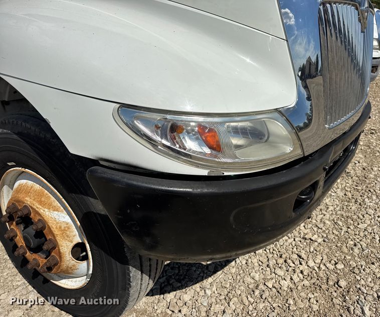 image for item DW6576 2007 International 4300 truck cab and chassis