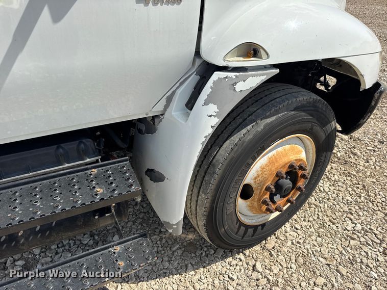 image for item DW6576 2007 International 4300 truck cab and chassis