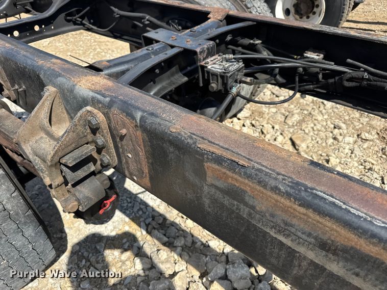 image for item DW6576 2007 International 4300 truck cab and chassis