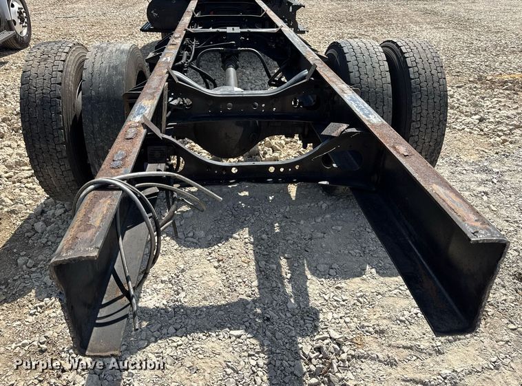 image for item DW6576 2007 International 4300 truck cab and chassis