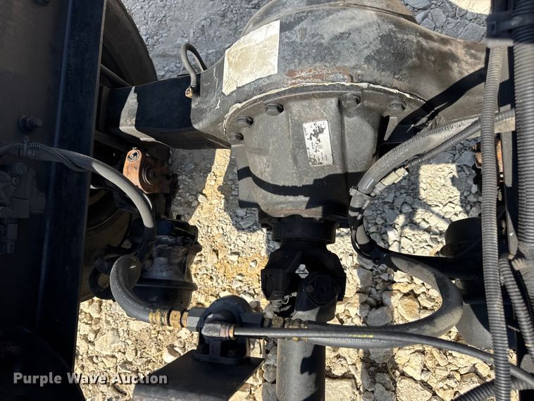 image for item DW6576 2007 International 4300 truck cab and chassis