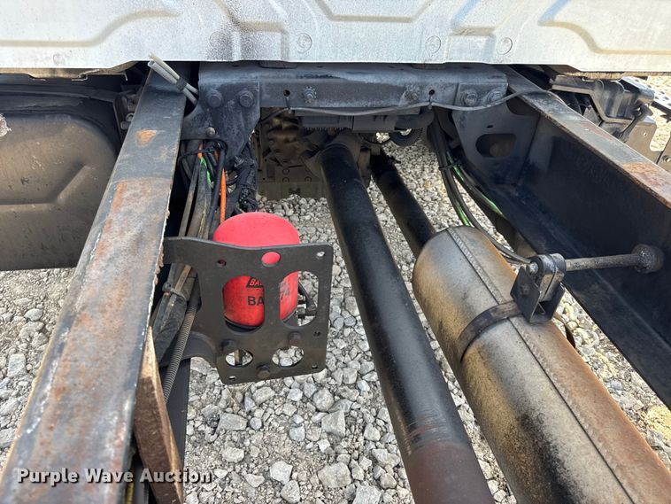 image for item DW6576 2007 International 4300 truck cab and chassis