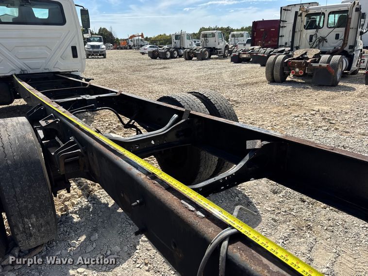 image for item DW6576 2007 International 4300 truck cab and chassis