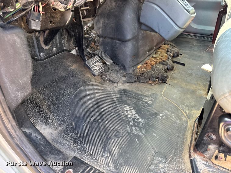 image for item DW6576 2007 International 4300 truck cab and chassis