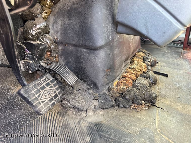 image for item DW6576 2007 International 4300 truck cab and chassis