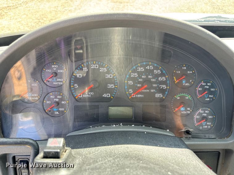 image for item DW6576 2007 International 4300 truck cab and chassis