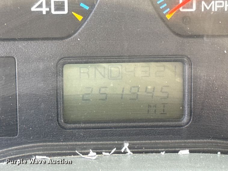 image for item DW6576 2007 International 4300 truck cab and chassis