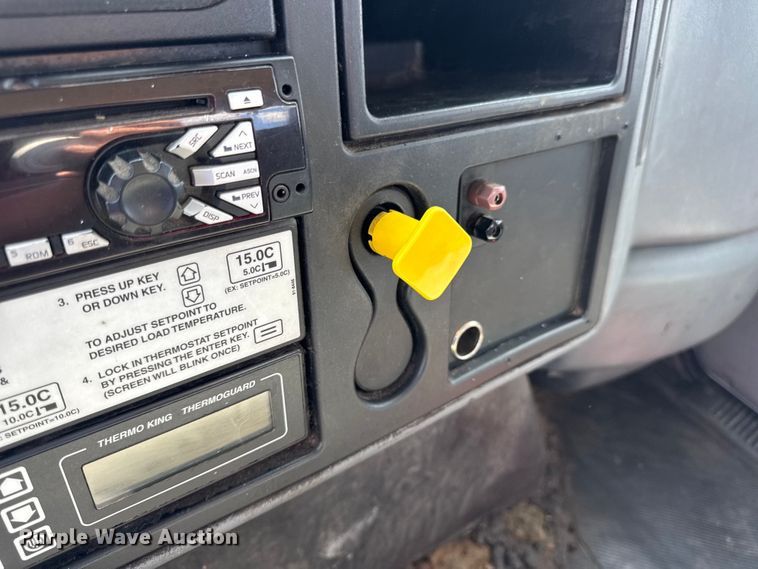 image for item DW6576 2007 International 4300 truck cab and chassis