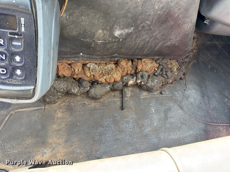 image for item DW6576 2007 International 4300 truck cab and chassis