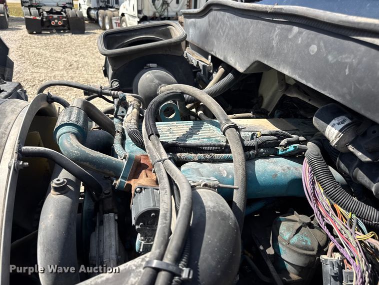 image for item DW6576 2007 International 4300 truck cab and chassis